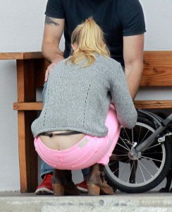Kristen-Bell-butt-crack-10.jpg
