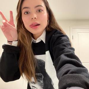 miranda-cosgrove_thefappeningblog.com_0029.jpg