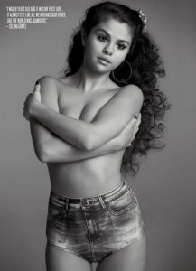Selena Gomez Topless 01.jpg