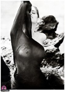 Cindy Crawford Naked 09.jpg