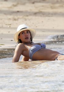 Jessica Alba Ass in bikini 02.jpg