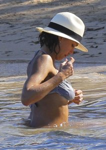 Jessica Alba Ass in bikini 08.jpg