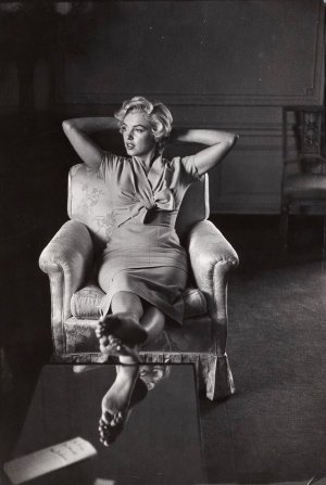 Marilyn-Monroe-Feet-2459934_-_Krauslover.jpg