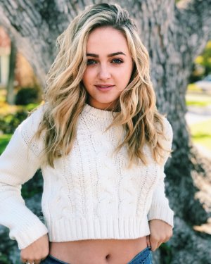 740full-sophie-reynolds.jpg