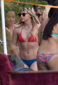 Chloe-Grace-Moretz-in-a-Bikini-11.jpg