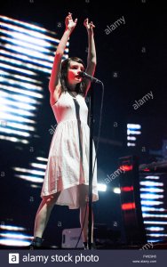 singer-lauren-mayberry-of-chvrches-performs-at-the-sse-hydro-on-april-FWE9N5.jpg