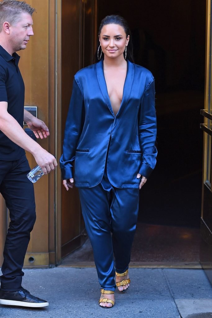 Demi Lovato Braless 17 Photos Thefappening 