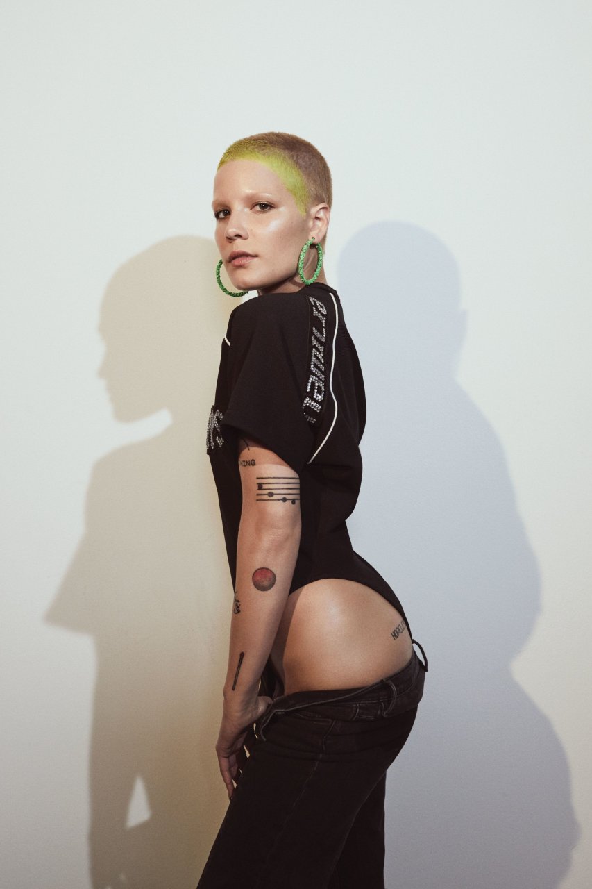 Halsey Sexy And Topless 15 Photos Thefappening