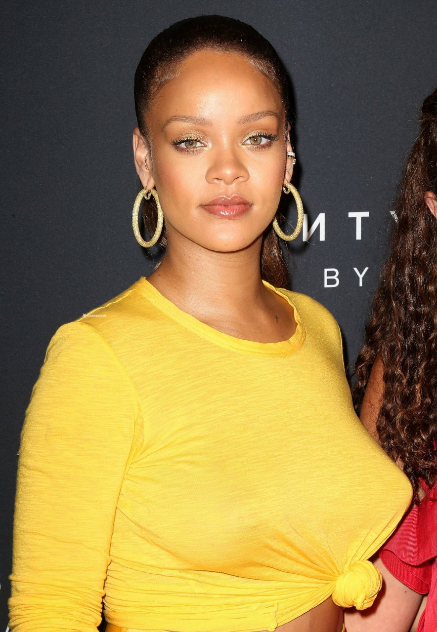 Rihanna Tits 86