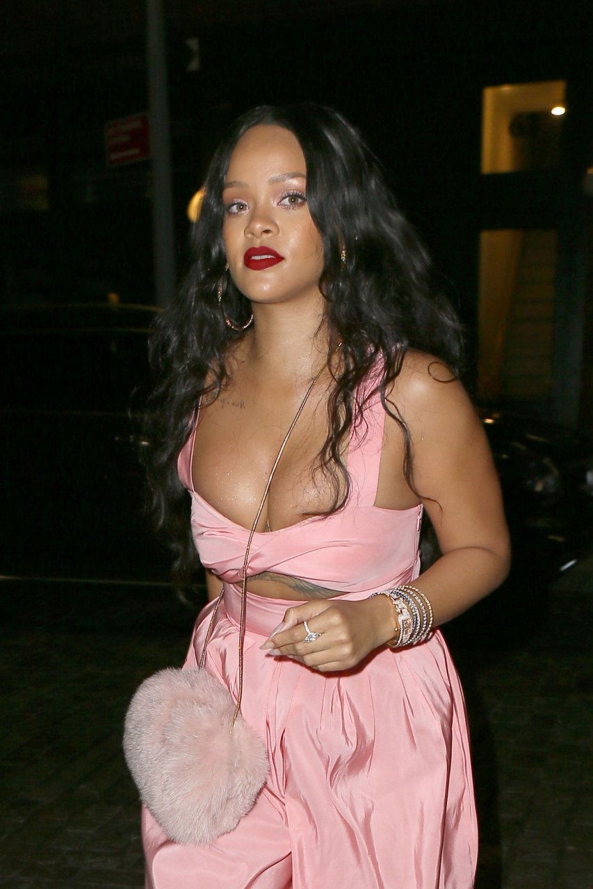 Rihanna Sexy 32 Photos Video Thefappening