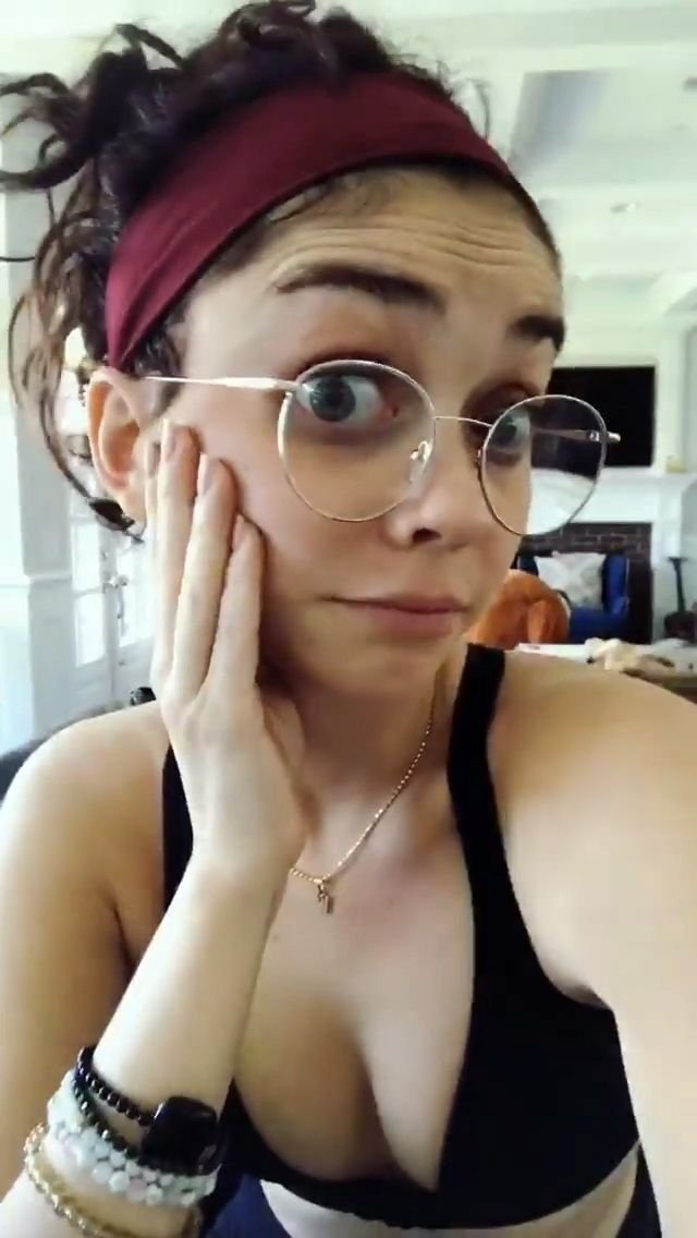 Sarah Hyland Sexy 8 Pics S And Video Thefappening