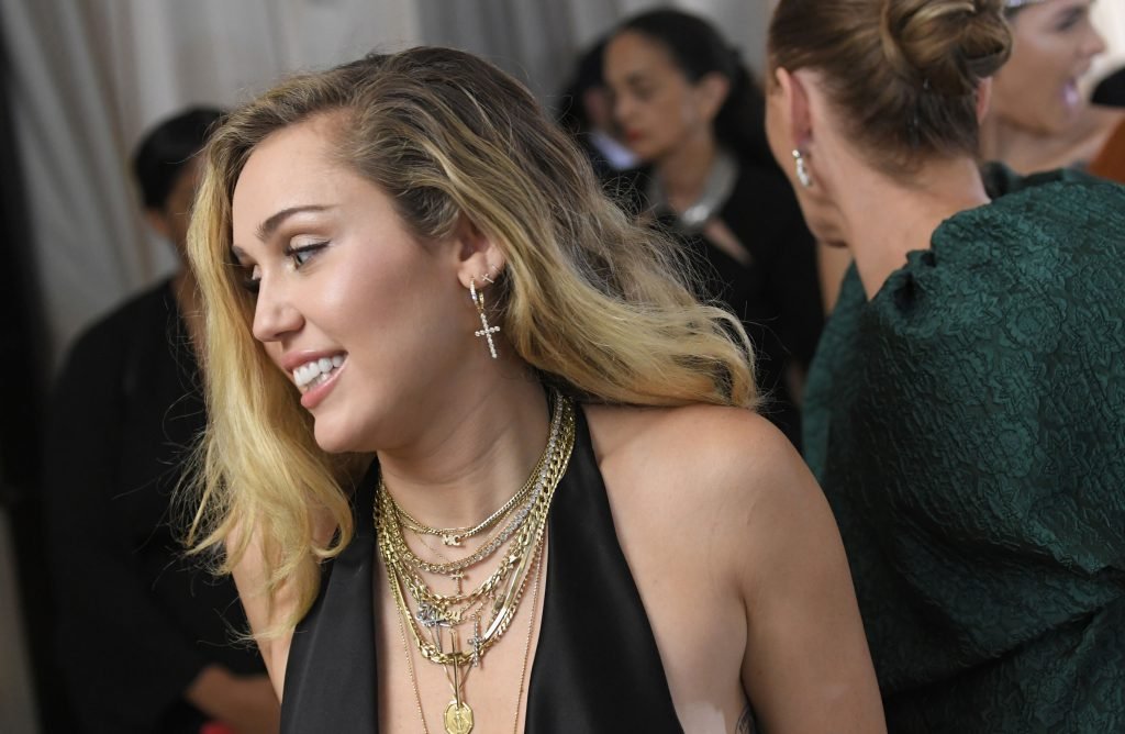 Miley Cyrus Braless 19 Photos S And Video Thefappening