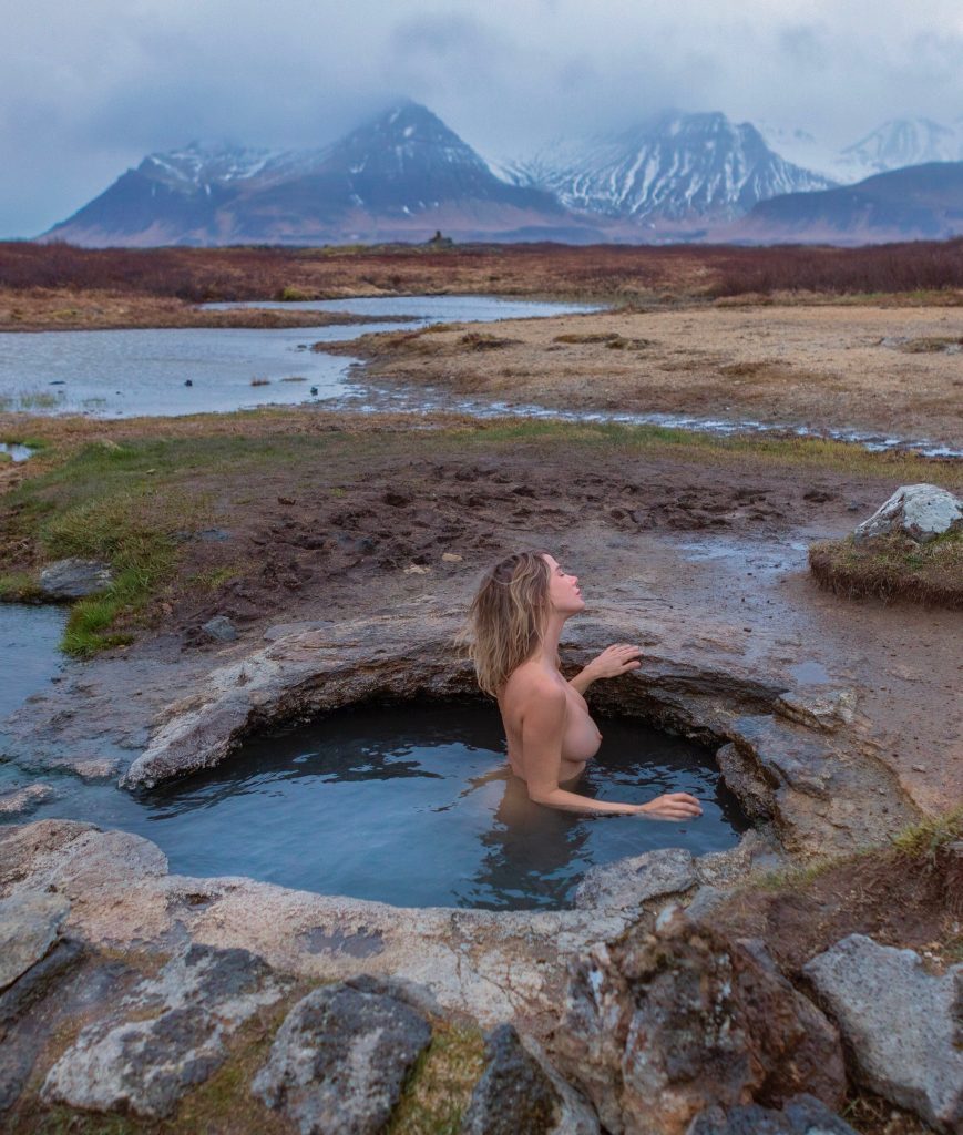 Sara Underwood Nude Outdoor Hot Bathtub Video Leaked