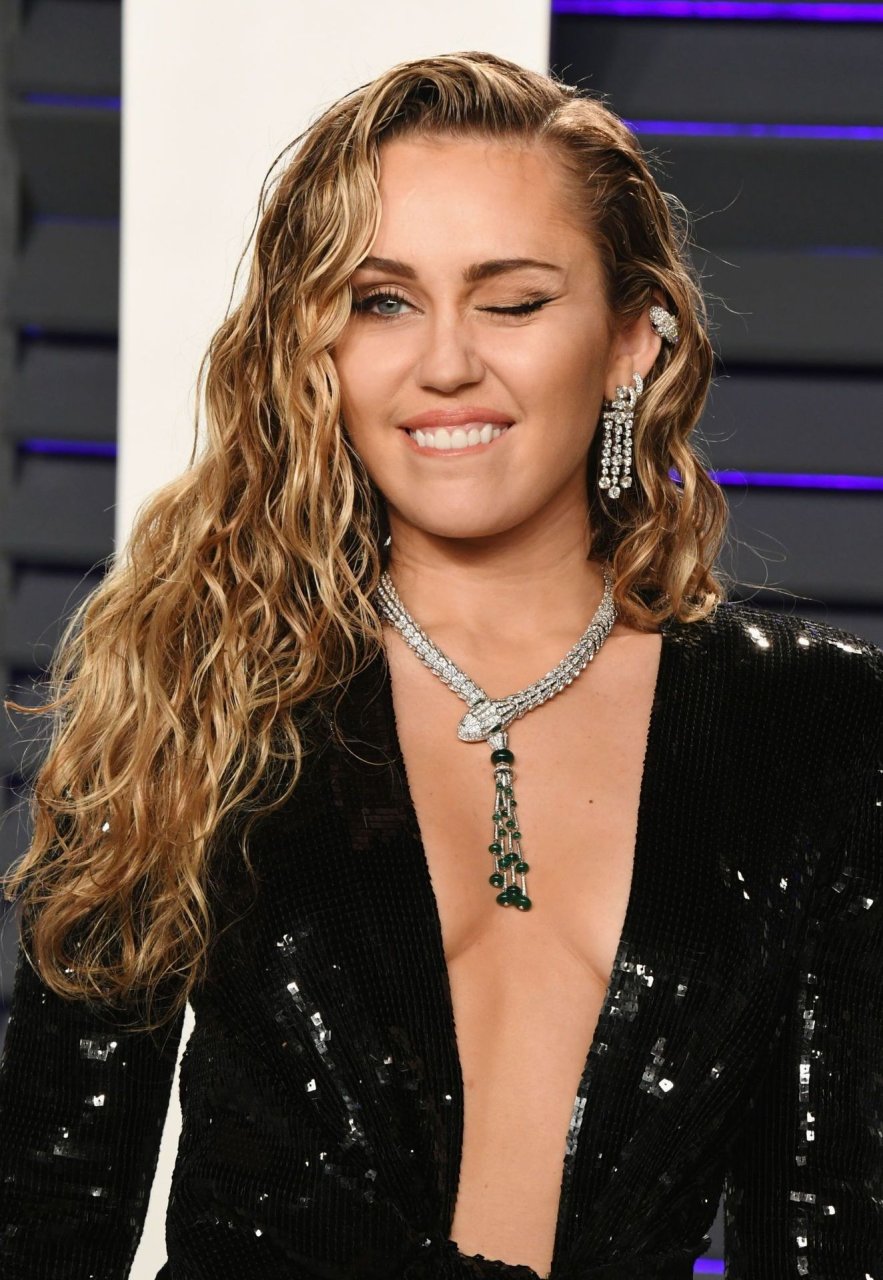 Miley Cyrus Sexy (45 Photos) #TheFappen pic picture