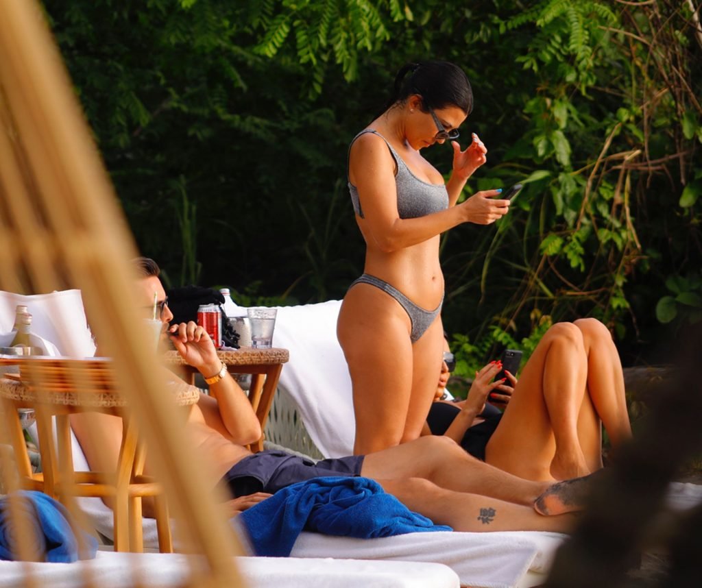 Kim Kardashian And Kourtney Kardashian Sexy 36 Photos Thefappening