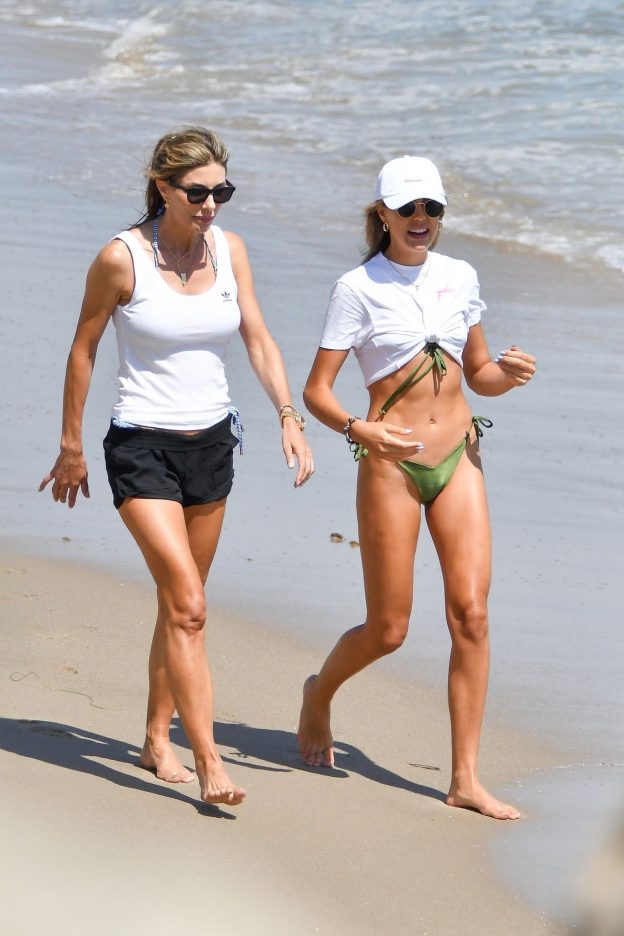 Jennifer Flavin Sophia Sistine Scarlett Stallone Enjoy A Day On The