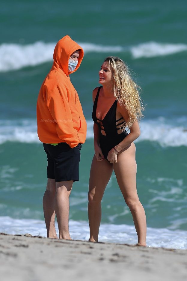 Lele Pons Shows Off Her Butt In A Black Swimsuit In Miami Beach