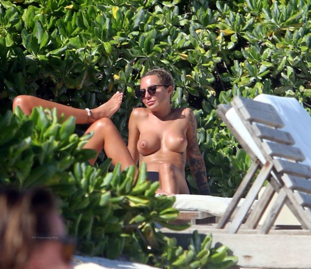 Blanka Lipinska Shows Off Her Nude Tits Enjoying The Beach Day In