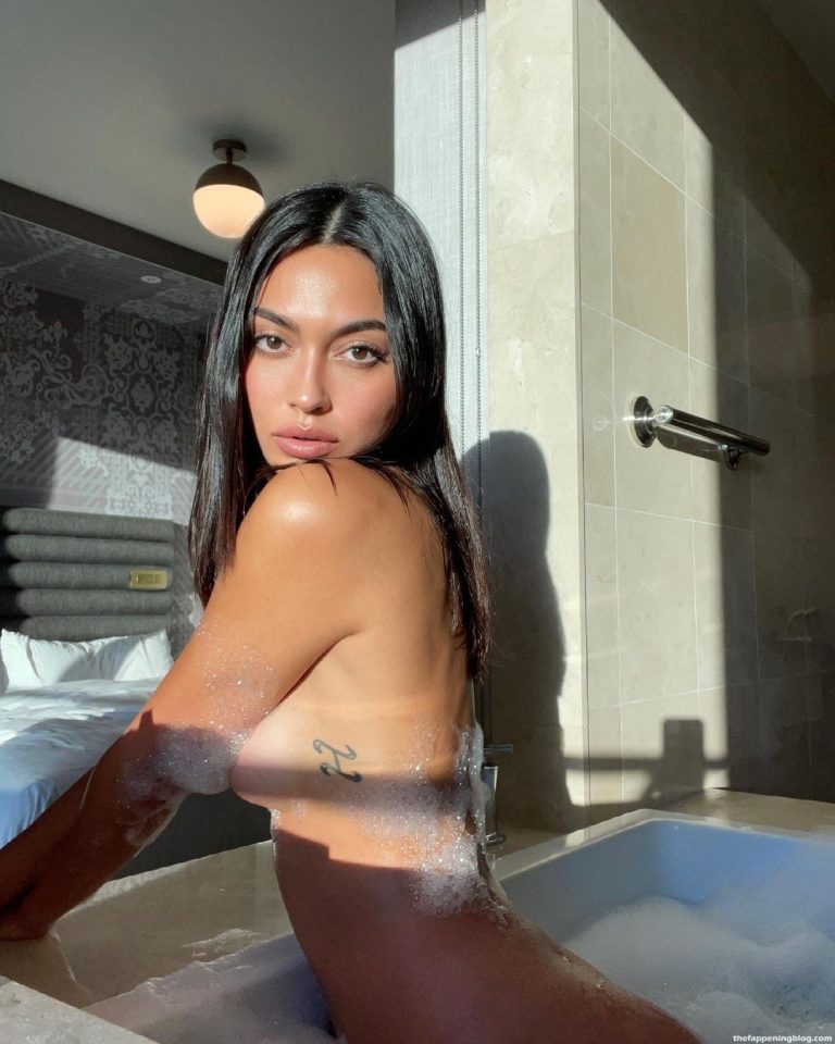 Ambra Gutierrez Shows Off Her Wet Naked Body 11 Photos Video