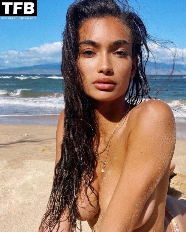 Kelly Gale Poses Topless Photos TheFappening