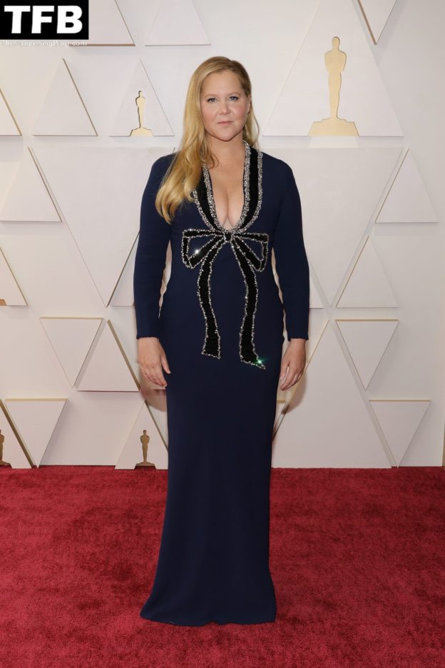 Amy Schumer Displays Nice Cleavage At The Th Annual Academy Awards