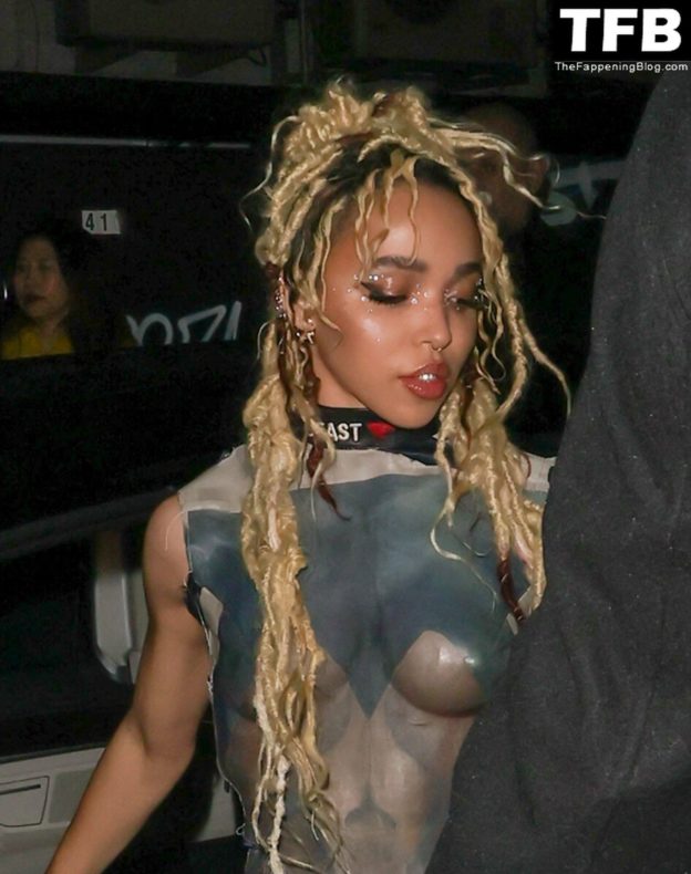 Fka Twigs Flashes Her Nude Tits Legs The Nme Awards In London