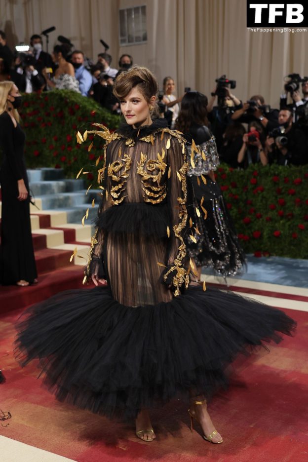 Louisa Jacobson Flashes Her Nude Tits At The Met Gala In Nyc