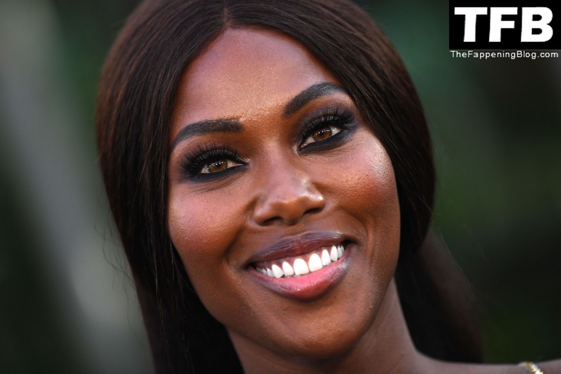 Dewanda Wise Flashes Her Nude Tits At The Jurassic World Dominion