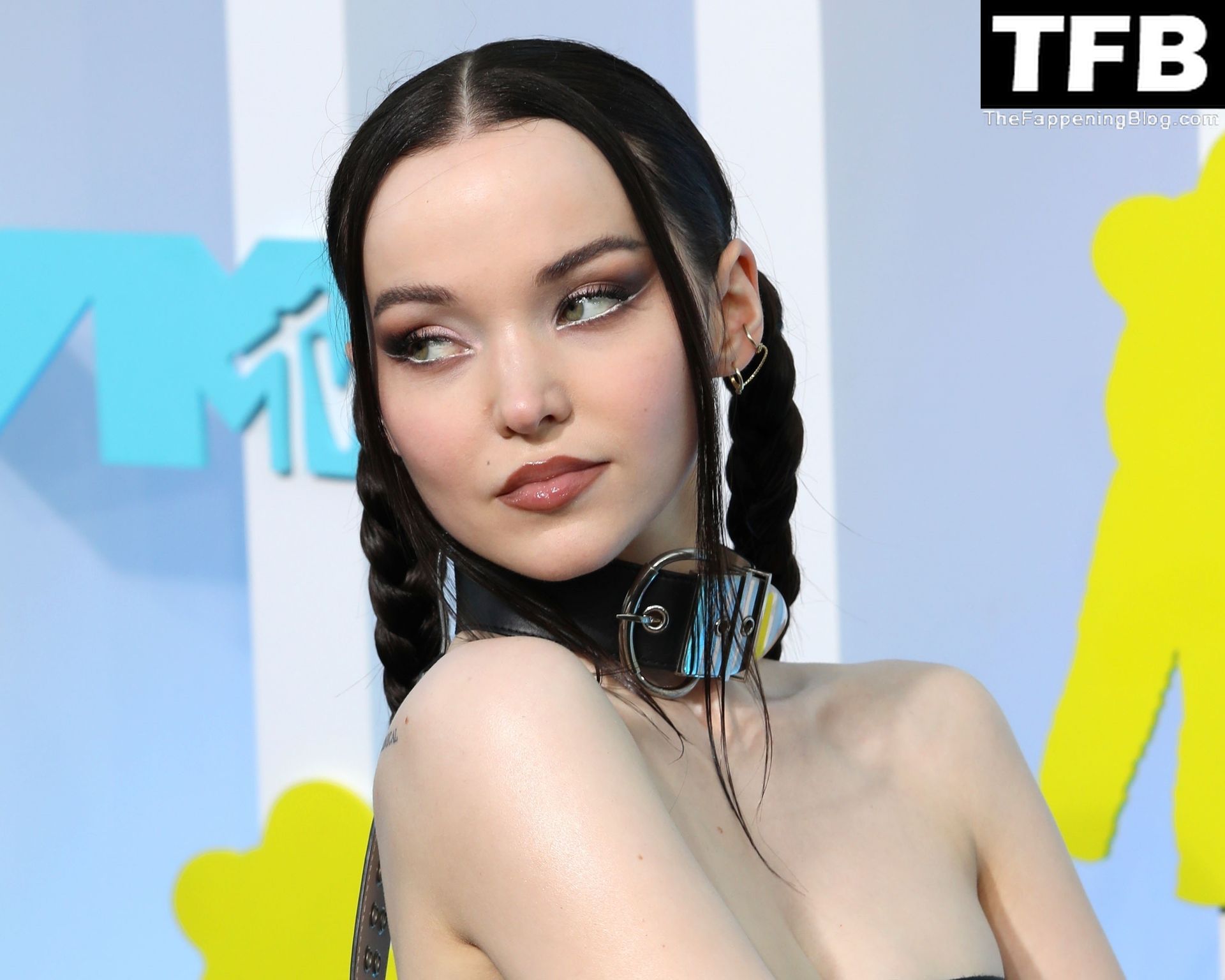 Dove Cameron Flaunts Her Sexy Tits At The 2022 MTV VMAs In Newark 56