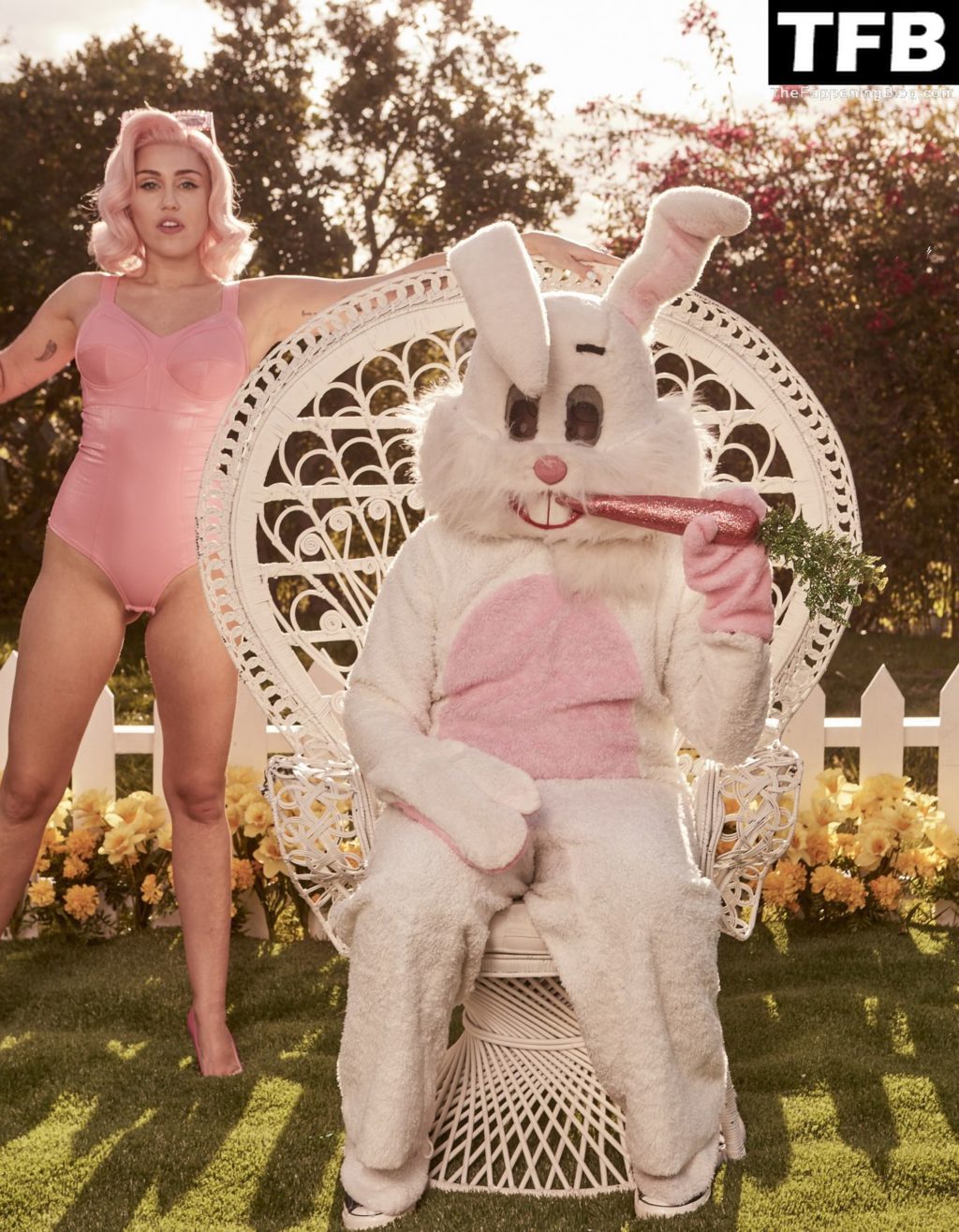 Miley Cyrus Nude Sexy Vogue Magazine Outtakes Photos