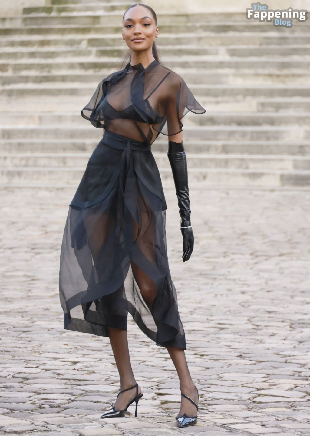 Jourdan Dunn Displays Her Nude Tits At The Victoria Beckham Fashion