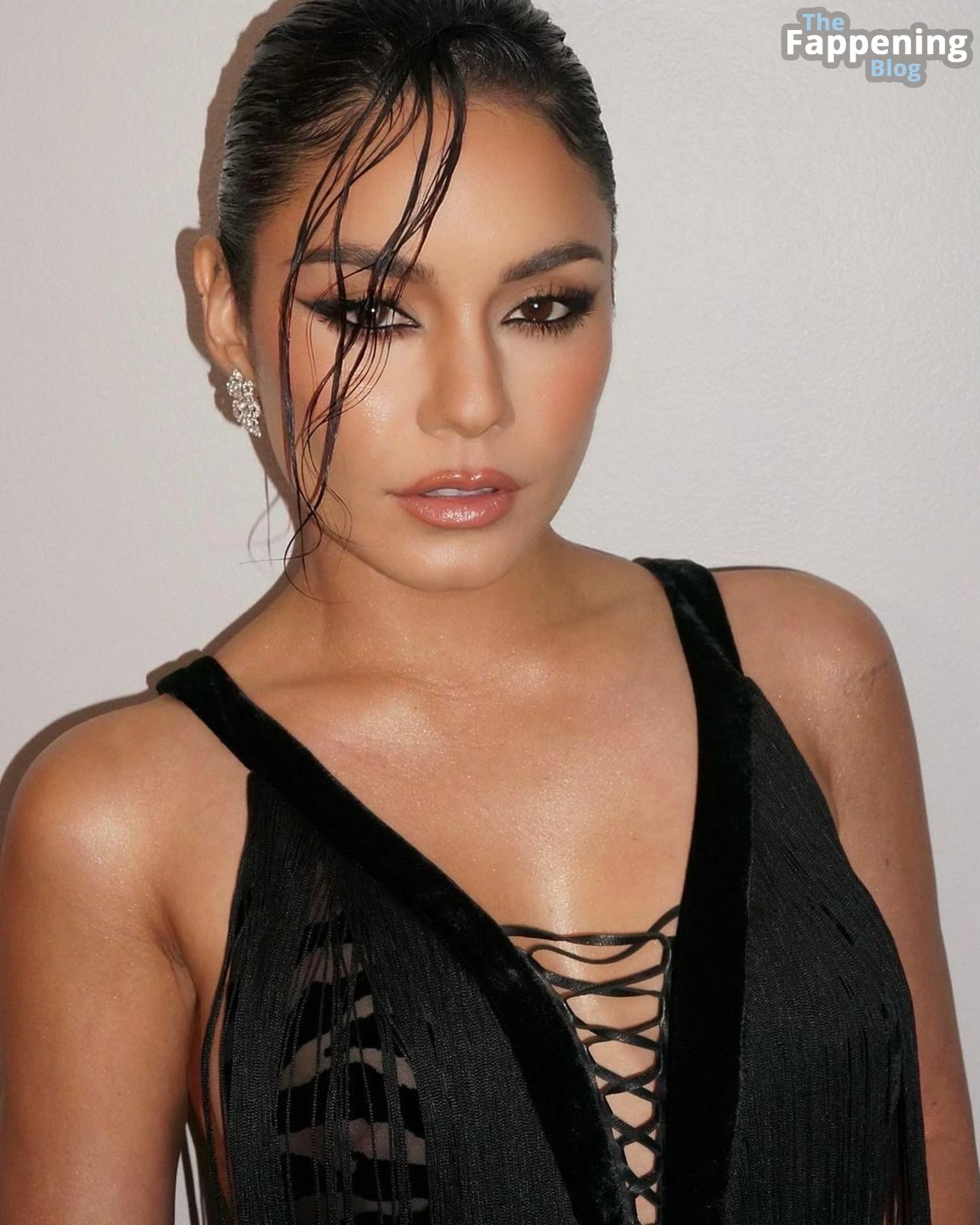 Vanessa Hudgens Flashes Her Nude Tits At The Vanity Fair Oscar Party