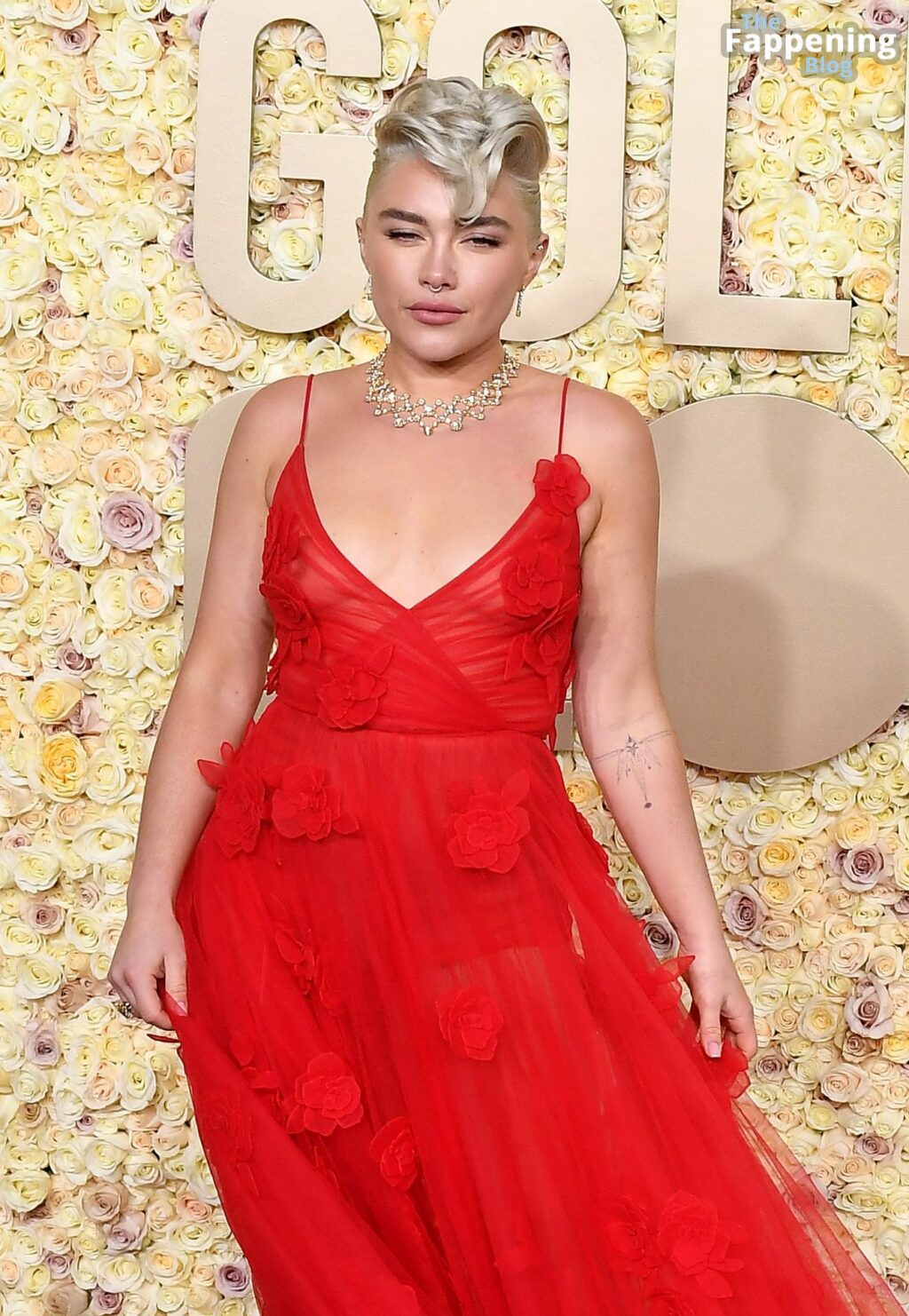 Florence Pugh Flashes Her Nude Tits At The St Golden Globe Awards