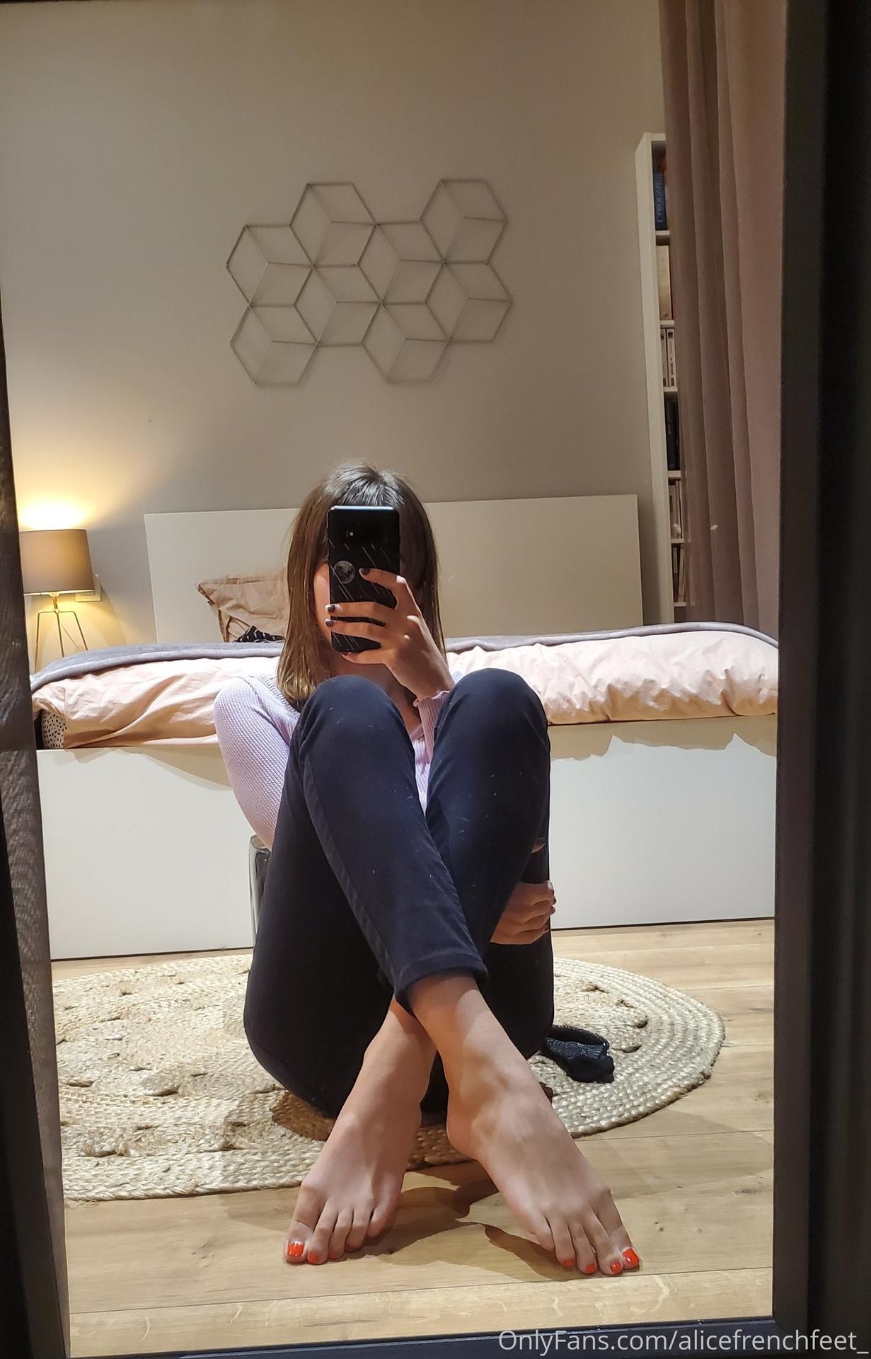 alice.frenchfeet / alicefrenchfeet Nude OnlyFans Leaks 1