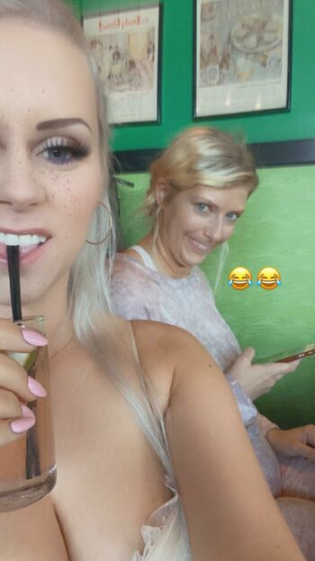 Hollie / hollienickole / imhollie Nude Leaks OnlyFans Photo 1