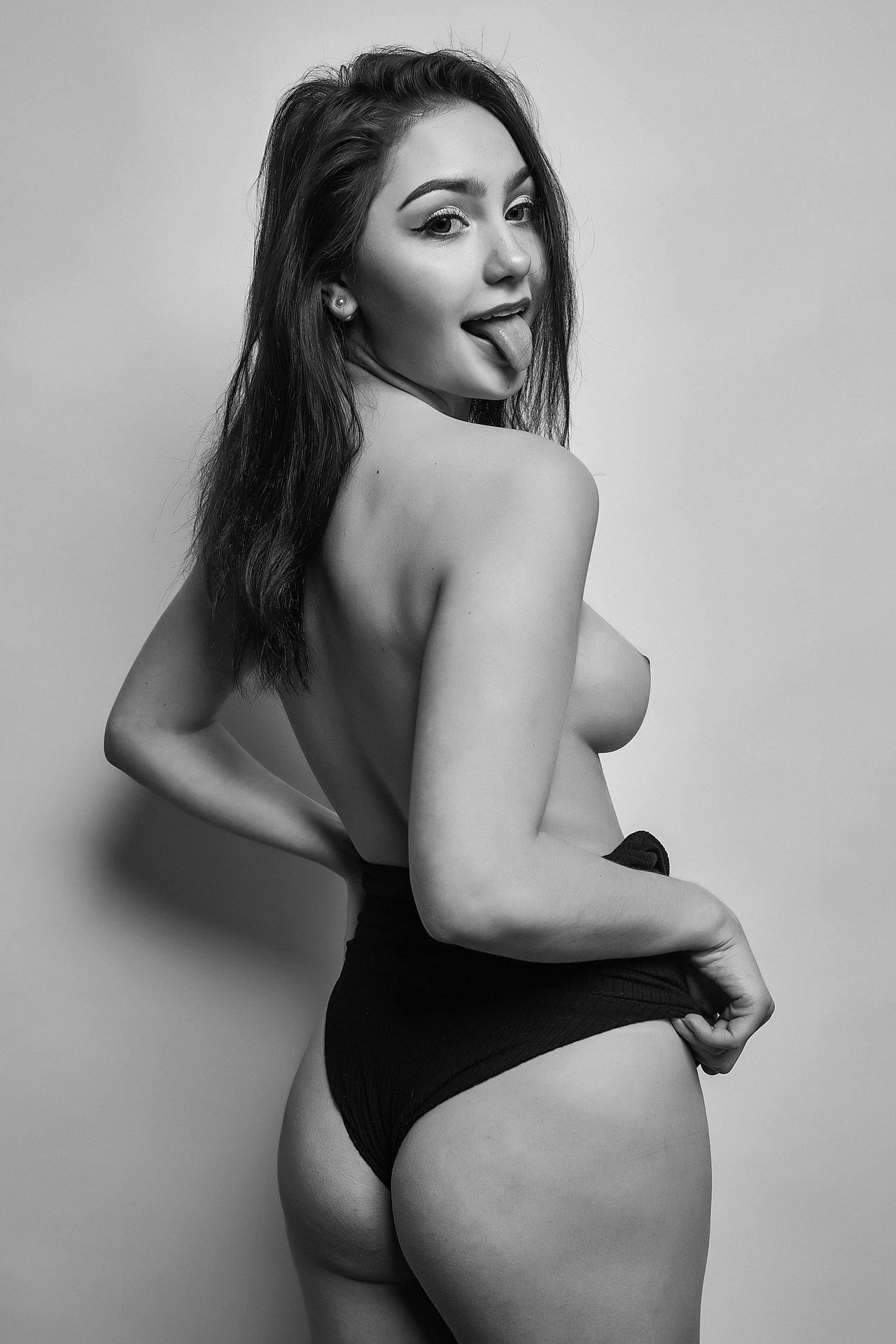 Kristina Azaronak / tiktokgirl_krystina / tina_azarenoook Nude OnlyFans Leaks 3