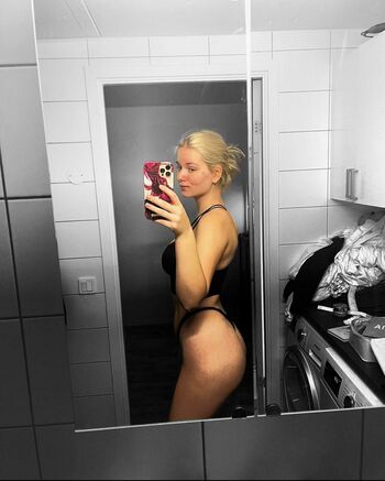 SwedishJossanQueen / jossanqueen / sjbeautyqueen Nude Leaks OnlyFans Photo 1