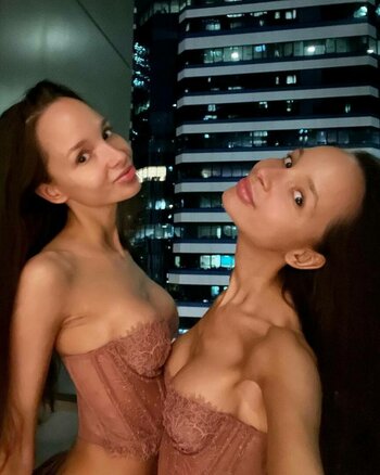 Adelalinka Twins / adelalinka_life Nude Leaks Photo 1