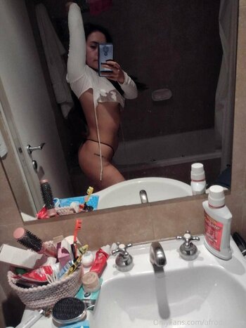 afroditafree Nude Leaks Photo 18