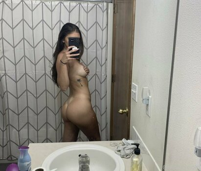 Alexis Griswold Nude Leaks Photo 2
