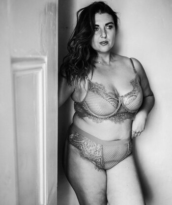 Amber Dawn / nonairbrushedme Nude Leaks Photo 9