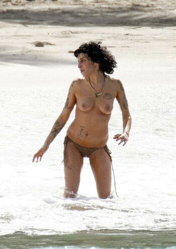 Amy Winehouse / amywinehouse / thezorromask Nude Leaks OnlyFans Photo 239