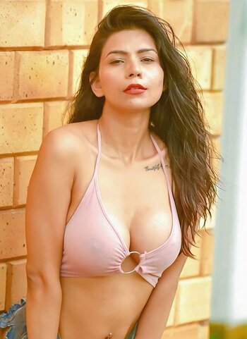 Annie Sharma / bossgirlanniee Nude Leaks OnlyFans Photo 23