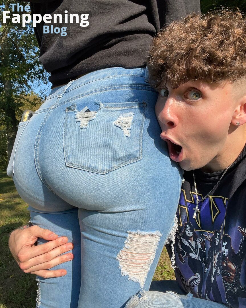 ariah_hub0  ariahh_h  babyy.soph  babyyy.soph  babyyysoph02 Nude Leaks  Photo 1 | TheFappening