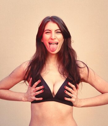 Arianna Basseri Lee / arialeexxx / arianabadfee Nude Leaks OnlyFans Photo 7