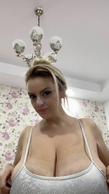 Arianna Sinn / therealariannasinn Nude Leaks OnlyFans Photo 23