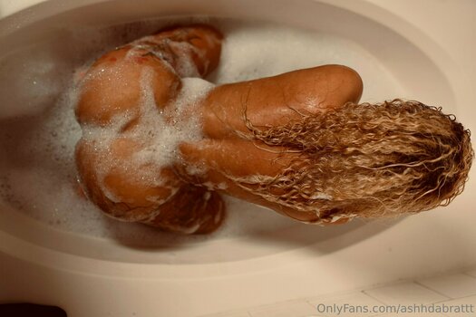 ashhdabrattt Nude Leaks Photo 44
