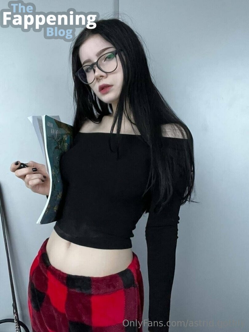 astrid.gothly / bluexastrid / cashew225 Nude Leaks OnlyFans Photo 26 |  #TheFappening