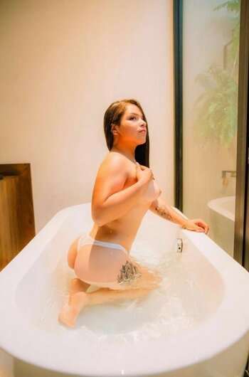 Aylin Geuvara Nude Leaks Photo 1