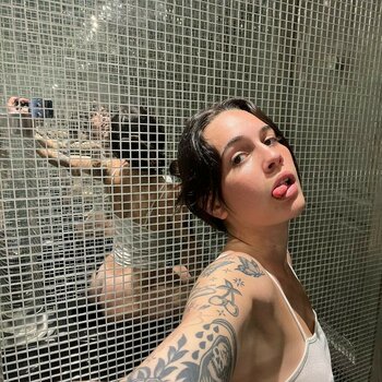 Bea Miller / beamiller Nude Leaks Photo 111